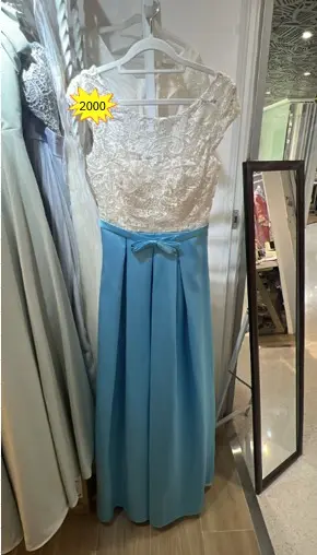 白蕾絲拼接藍色百褶禮服