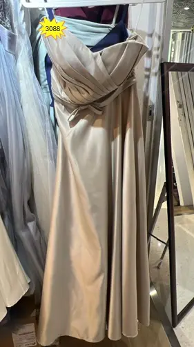 香檳色緞面禮服