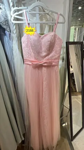 粉色蕾絲蝴蝶結細肩禮服